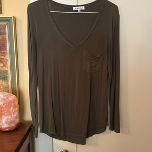 Long sleeve tee shirt